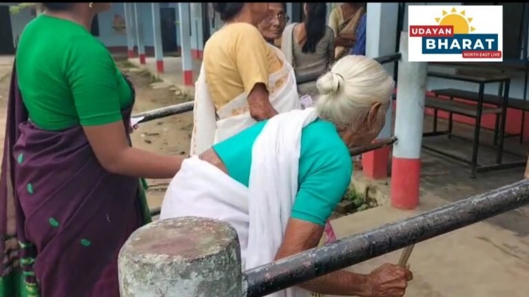 লাখুটি লৈ আহিল ৮০ বছৰীয়া আইতা…