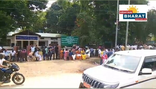 ডিমৌ পঞ্চায়ত নিৰ্বাচনৰ ভোট গণনাত সমৰ্থকৰ হতাশা, মাইক যোগে ফলাফল ঘোষণা নোহোৱাত ক্ষোভ