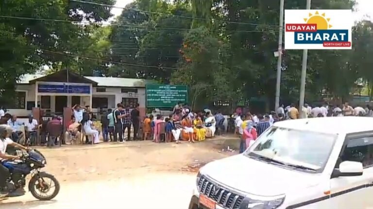 ডিমৌ পঞ্চায়ত নিৰ্বাচনৰ ভোট গণনাত সমৰ্থকৰ হতাশা, মাইক যোগে ফলাফল ঘোষণা নোহোৱাত ক্ষোভ