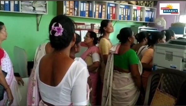 লাখপতি বাইদেউ আঁচনিৰ পৰা নাম কৰ্তনৰ বিৰুদ্ধে অৰ্ধশতাধিক মহিলাৰ প্ৰতিবাদ